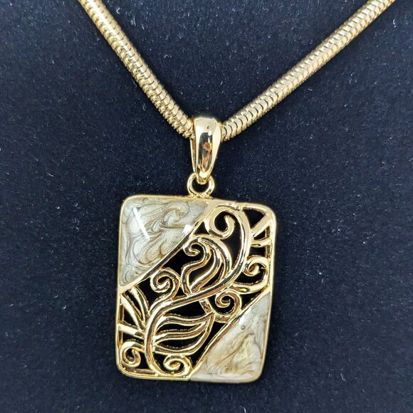 VTG 90s Kenneth Cole Pendant Necklace Pearlized Enamel Sage Gold Tone 15.5 inch - Picture 1 of 13